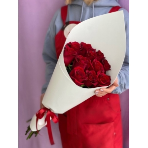 Купить букет из 11 красных роз в Биробиджане