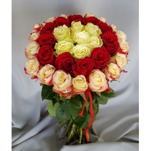Купить охапку из 37 роз в Биробиджане