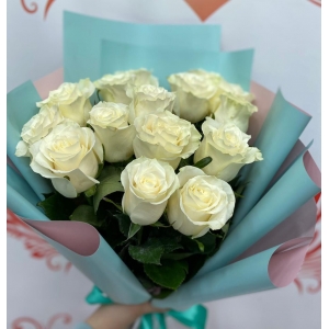 Купить букет из 13 белых роз с доставкой в Биробиджане