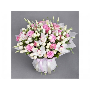 Купить букет «Нежность» из орхидеи, розы и лизиантуса в Биробиджане