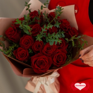 Купить букет «Алый закат» из 15 бордовых роз в Биробиджане