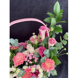 Купить корзину цветов «Флюте» с доставкой в Биробиджане