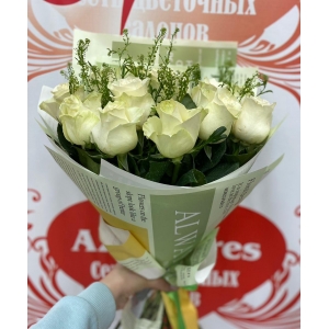 Купить букет из 15 белых роз с доставкой в Биробиджане