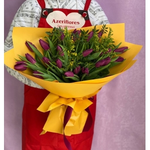 Купить букет из 25 фиолетовых тюльпанов с доставкой в Биробиджане