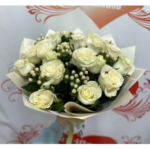 Купить букет из белых роз с доставкой в Биробиджане