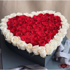 Купить цветы в коробке в форме сердца с доставкой в Биробиджане