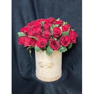 Купить коробку цветов «Любовное послание» с доставкой в Биробиджане