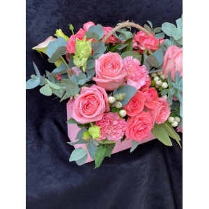 Купить коробку цветов «Романтический вечер» с доставкой в Биробиджане