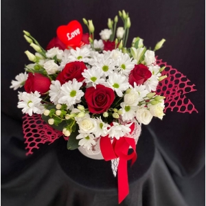 Купить коробку цветов «Пылкая любовь» с доставкой в Биробиджане