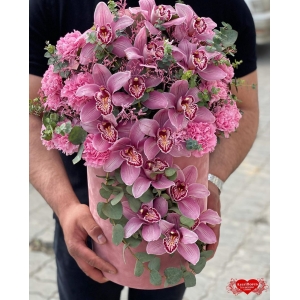 Купить коробку с розовой орхидеей с доставкой в Биробиджане