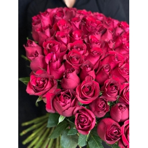 Купить охапку из 101 розы со скидкой и доставкой в Биробиджане