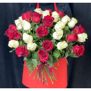 Купить охапку из 41 розы с доставкой в Биробиджане