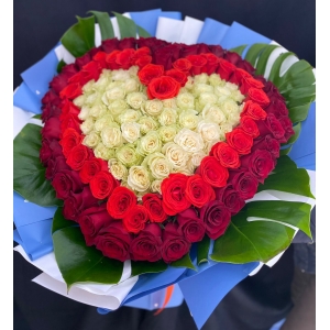 Купить букет-охапку роз в виде сердца с доставкой в Биробиджане