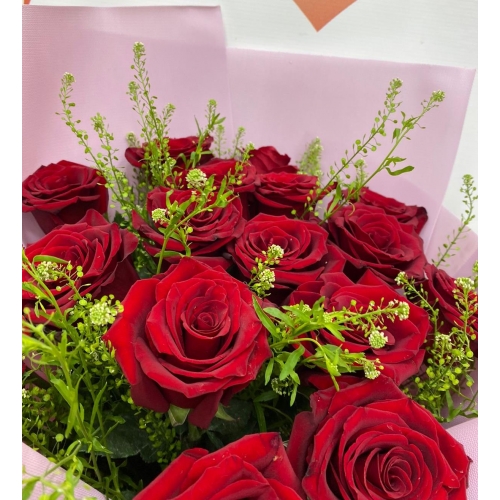 Купить букет из 17 красных роз с доставкой в Биробиджане