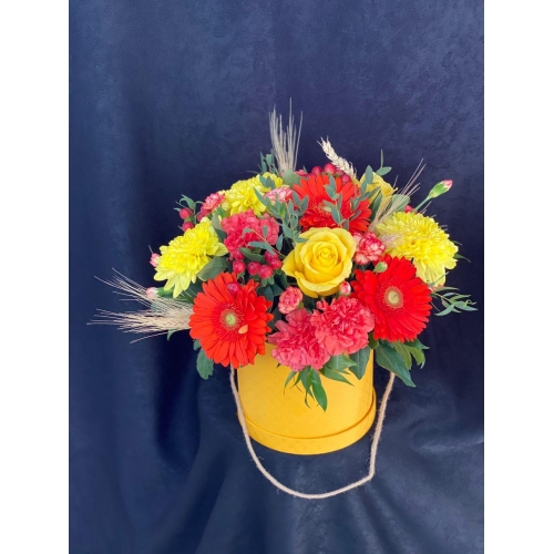 Купить коробку цветов «Букет Абхазии» с доставкой в Биробиджане