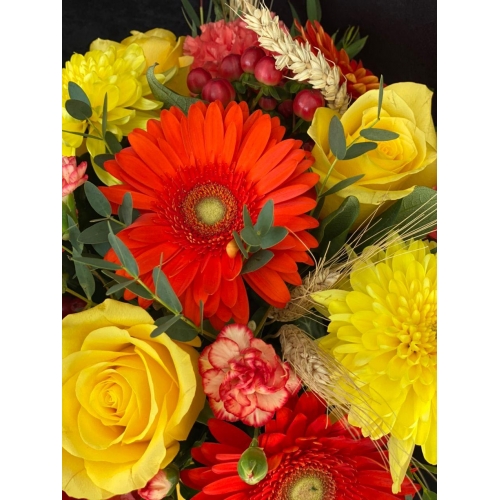 Купить коробку цветов «Букет Абхазии» с доставкой в Биробиджане