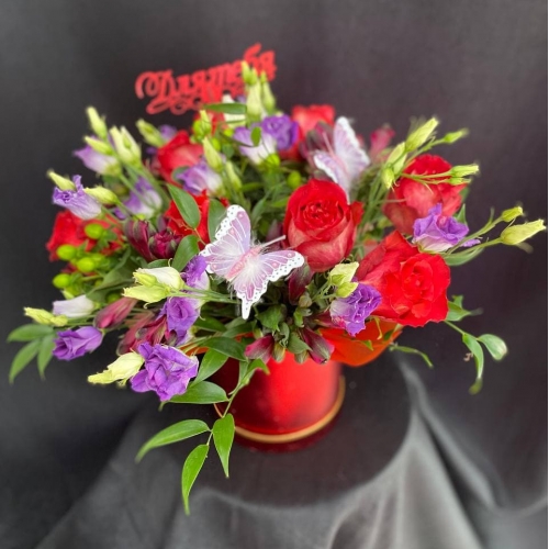 Купить коробку цветов «Грация» с доставкой в Биробиджане