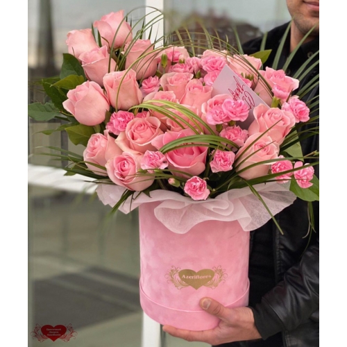 Купить коробку цветов «Розовый микс» с доставкой в Биробиджане