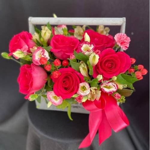 Купить коробку цветов «Трепетная любовь» с доставкой в Биробиджане