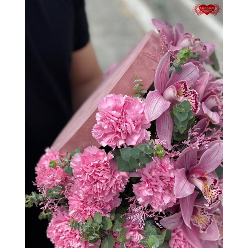 Купить коробку с розовой орхидеей с доставкой в Биробиджане