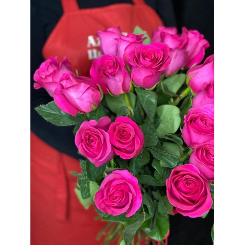 Купить охапку из 25 роз с доставкой в Биробиджане