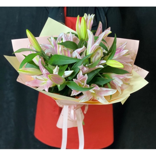Купить охапку лилии с доставкой в Биробиджане