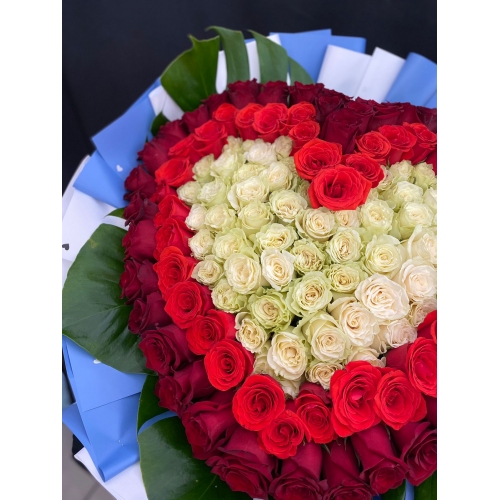 Купить букет-охапку роз в виде сердца с доставкой в Биробиджане